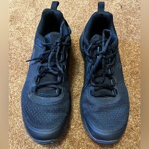 EUC Under Armour running shoes. Size 10